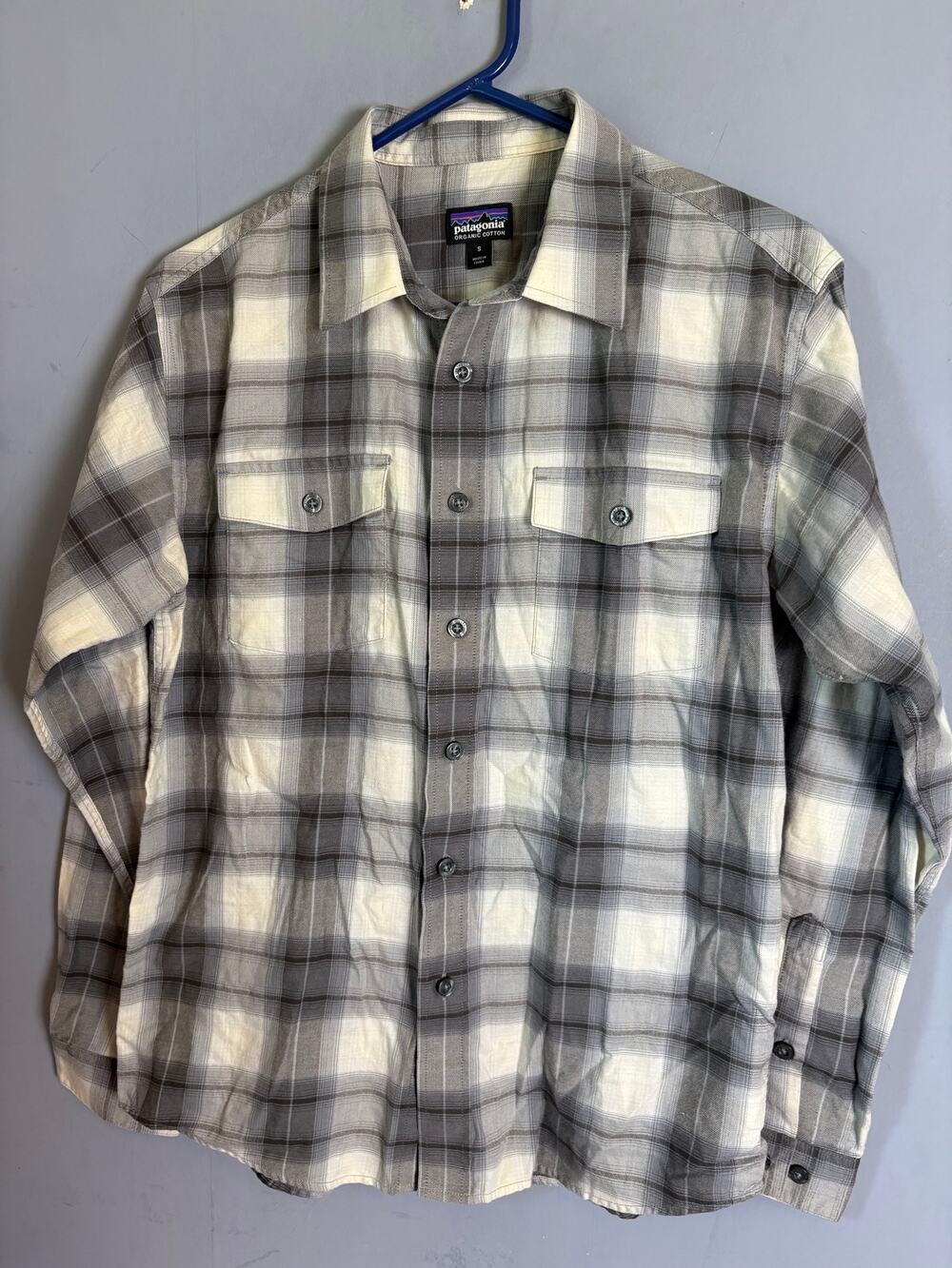 Patagonia Men’s Plaid Button‑Up Shirt Gray White Size S